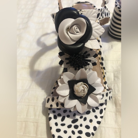 Betsey Johnson Open Toe Floral Black White Casual Polka Dot Coquette Block Heels - Picture 6 of 9